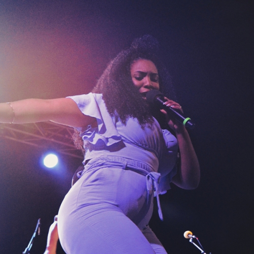 2022 - Acácia Maior ft Deborah Paris (CV) @ Mic Dax